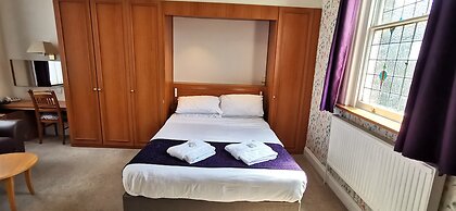 Russell Hotel