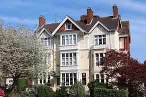 Russell Hotel