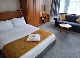 Russell Hotel