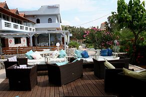 Naiades Almiros River Hotel