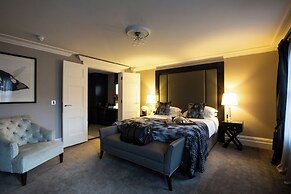 One Warwick Park Hotel
