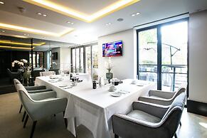 One Warwick Park Hotel