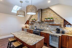 The Newport Lofts - 546 Thames Street