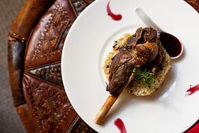 Founders Lodge by Mantis