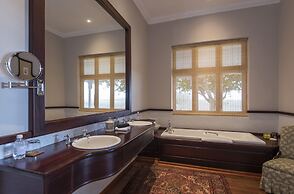 Founders Lodge by Mantis