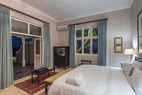 Founders Lodge by Mantis