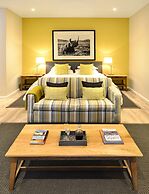 Founders Lodge by Mantis