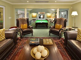 Founders Lodge by Mantis