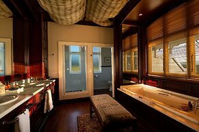 Founders Lodge by Mantis