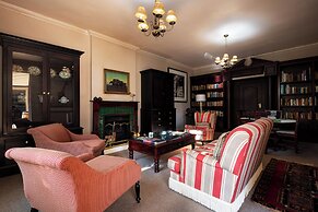 Founders Lodge by Mantis