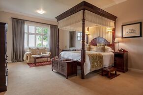 Founders Lodge by Mantis