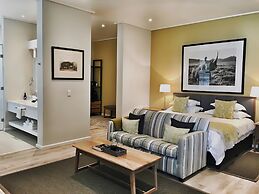 Founders Lodge by Mantis