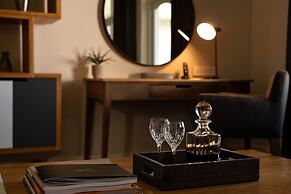 Founders Lodge by Mantis