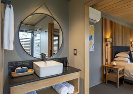 Founders Lodge by Mantis