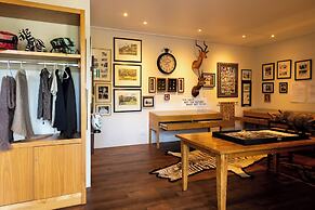 Founders Lodge by Mantis