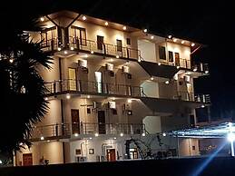 Luxury Everest Hotel