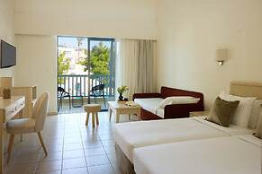 “Kiotari Miraluna Beach Resort”