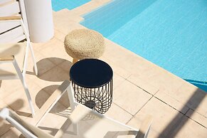 “Kiotari Miraluna Beach Resort”