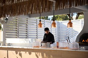 “Kiotari Miraluna Beach Resort”