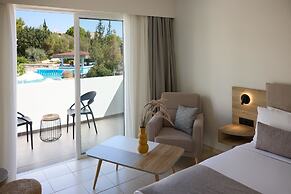 “Kiotari Miraluna Beach Resort”