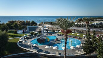 “Kiotari Miraluna Beach Resort”