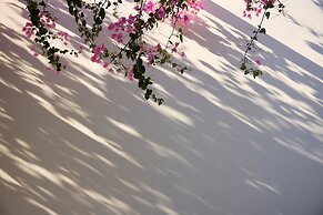 “Kiotari Miraluna Beach Resort”