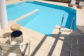 “Kiotari Miraluna Beach Resort”