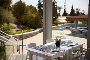 “Kiotari Miraluna Beach Resort”