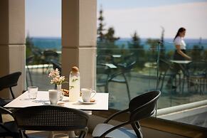 “Kiotari Miraluna Beach Resort”
