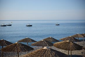 “Kiotari Miraluna Beach Resort”