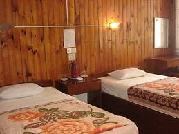 Nanda Wunn Hotel - Hostel