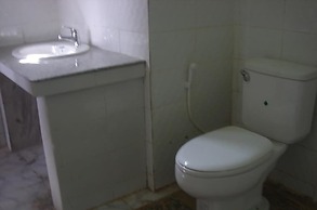 Nanda Wunn Hotel - Hostel