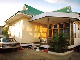 Nanda Wunn Hotel - Hostel