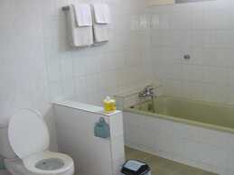 Nanda Wunn Hotel - Hostel