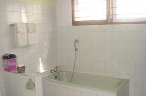 Nanda Wunn Hotel - Hostel