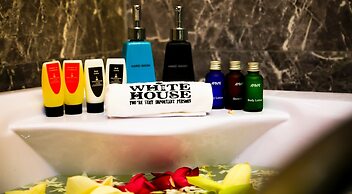Hotel White House