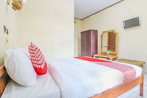 Super OYO 1654 Maha Bharata Kuta Inn