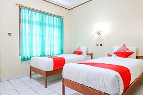 Super OYO 1654 Maha Bharata Kuta Inn