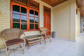 Super OYO 1654 Maha Bharata Kuta Inn