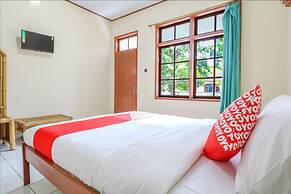 Super OYO 1654 Maha Bharata Kuta Inn