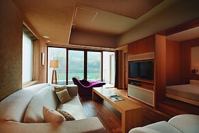 River Retreat GARAKU