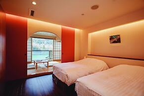 River Retreat GARAKU