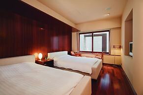 River Retreat GARAKU