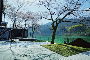 River Retreat GARAKU