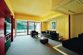 River Retreat GARAKU