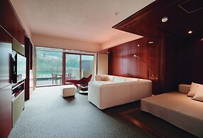 River Retreat GARAKU