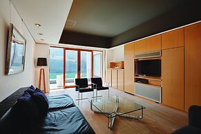 River Retreat GARAKU