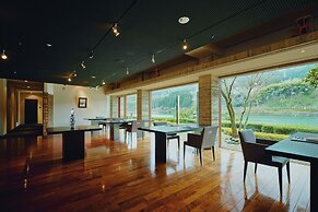 River Retreat GARAKU