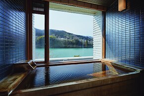 River Retreat GARAKU