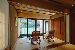 River Retreat GARAKU